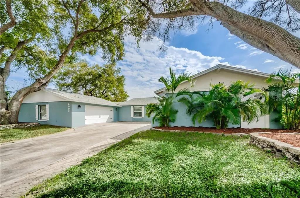 6902 Aberfeldy Avenue N St Petersburg FL 33709