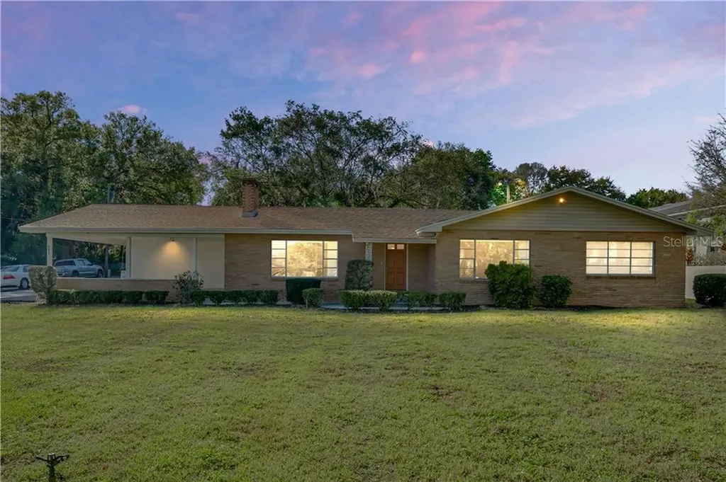 601 Lake Howard Drive NW Winter Haven FL 33880