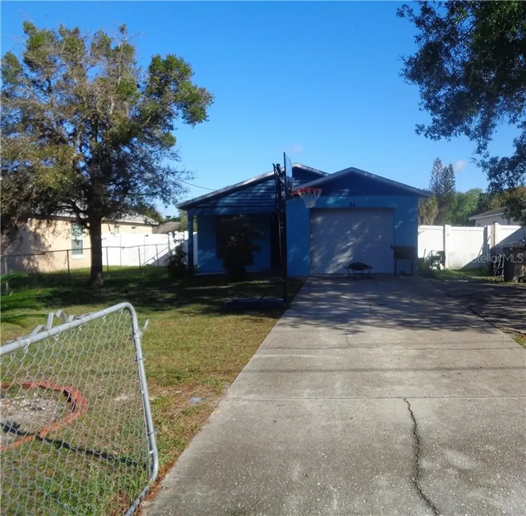 51 W 8th Street Apopka FL 32703