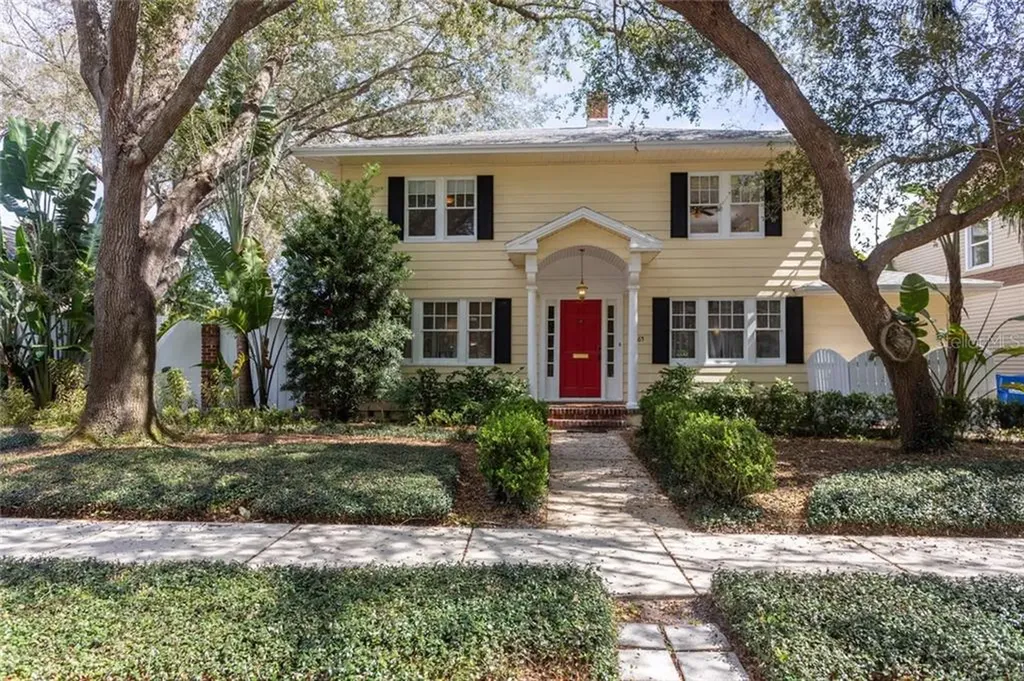 2365 Woodlawn Circle E St Petersburg FL 33704