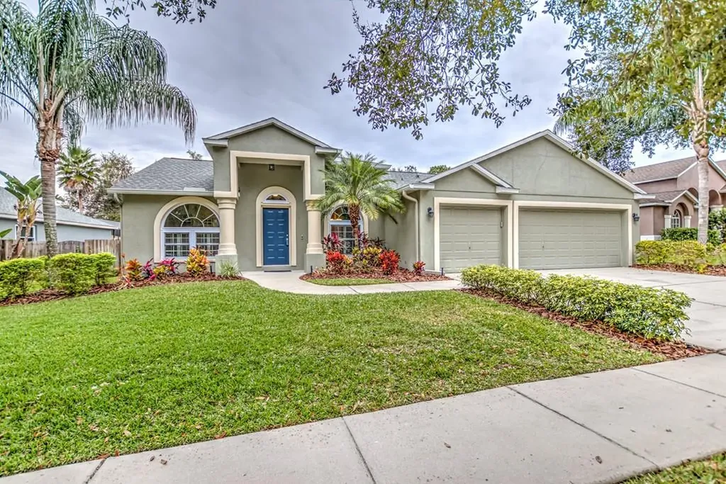 17024 Falconridge Road Lithia FL 33547