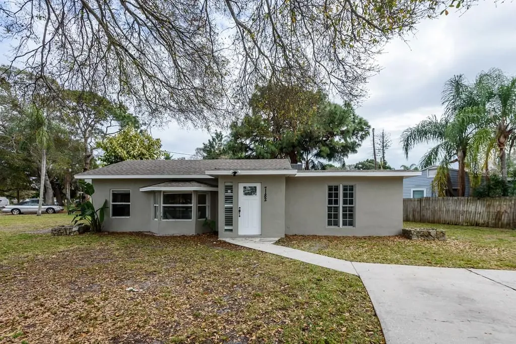 7182 49th Avenue N St Petersburg FL 33709