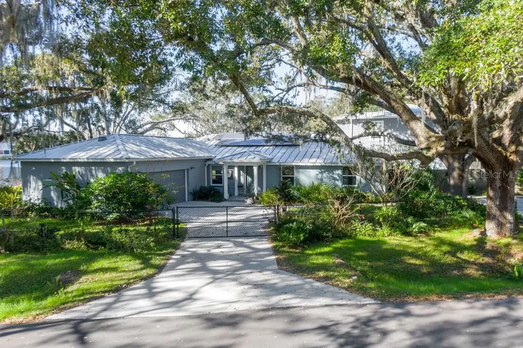 6902 Lakeshore Drive Tampa FL 33604