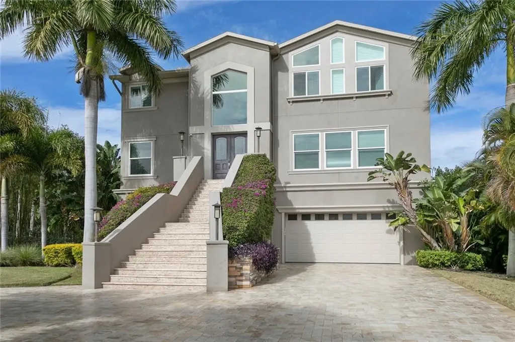 715 Weedon Drive NE St Petersburg FL 33702