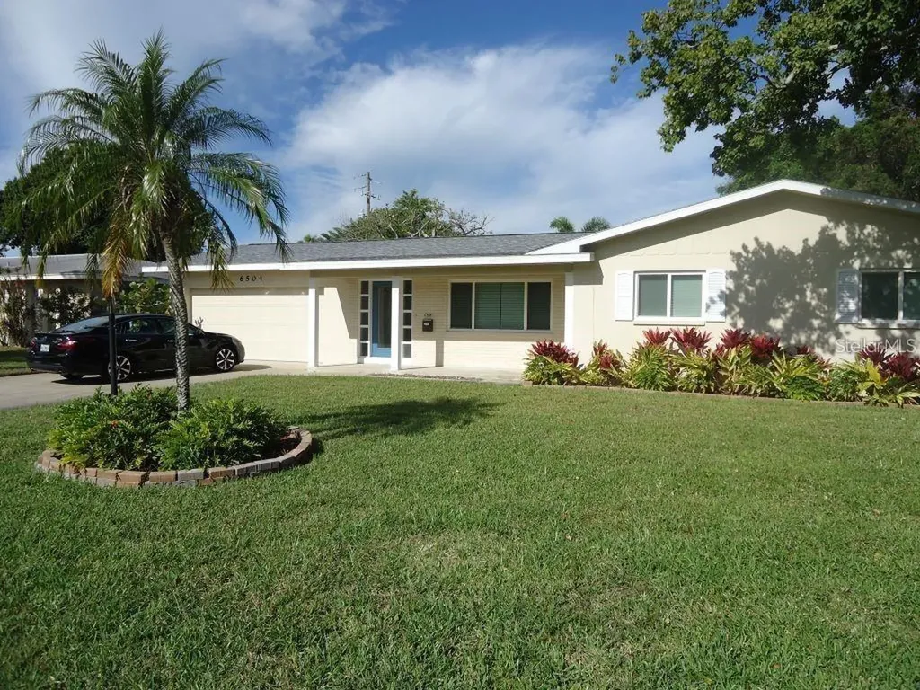 6504 Mockingbird Way S St Petersburg FL 33707