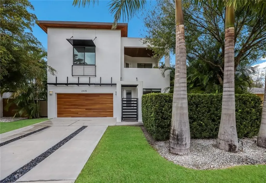 2435 Wood Street Sarasota FL 34237