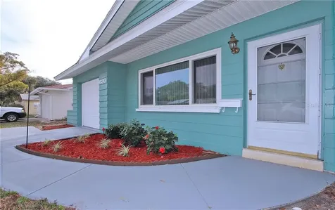 630 72nd Avenue N St Petersburg FL 33702