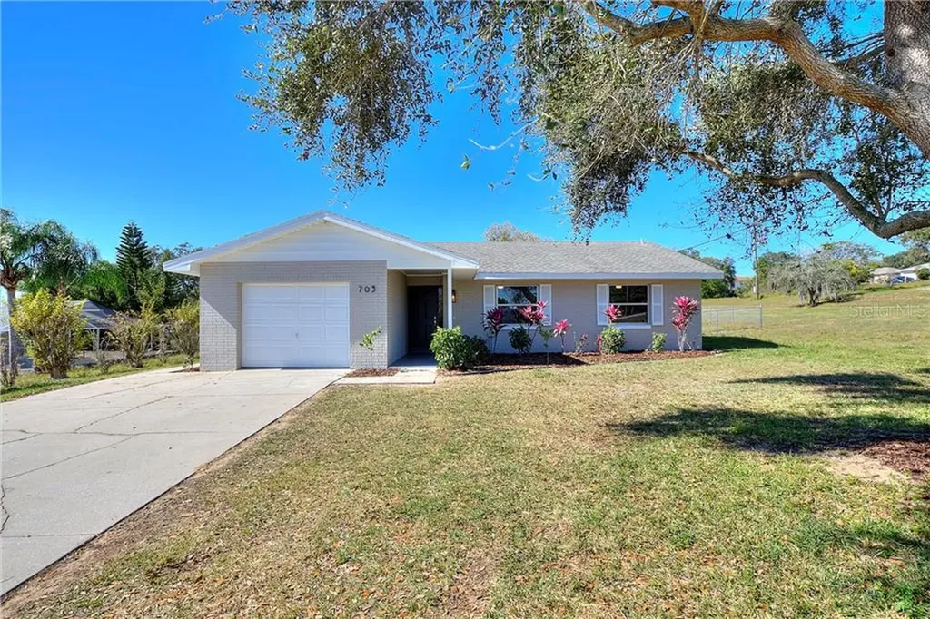 703 N 9th Street Lake Wales FL 33853