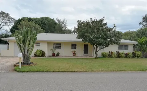 1324 Augusta Lane S St Petersburg FL 33707