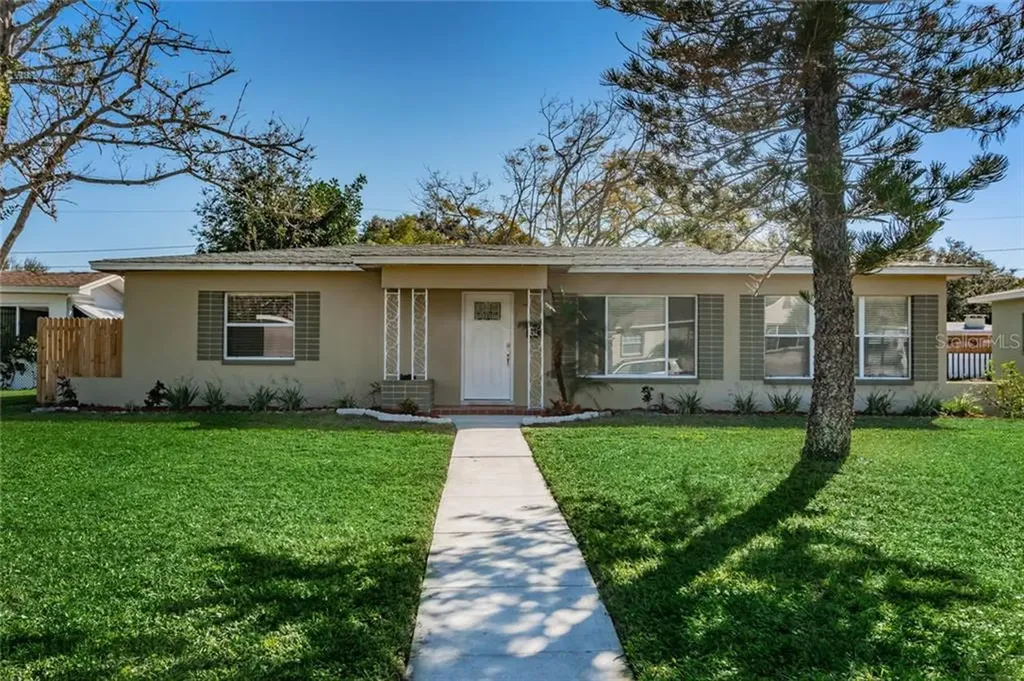 832 38th Avenue NE St Petersburg FL 33704