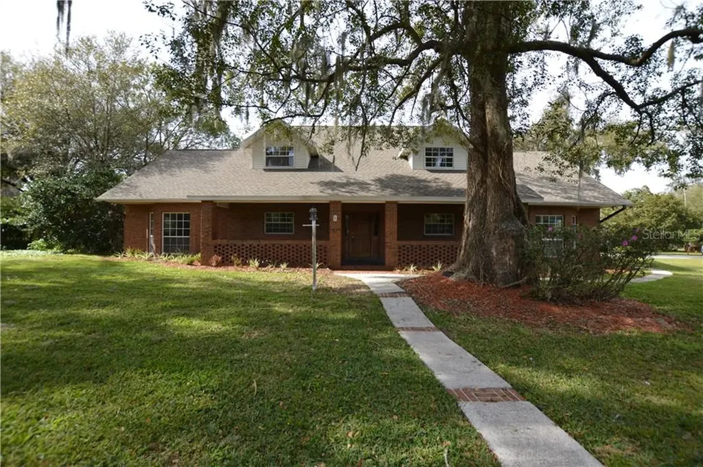 1810 S Valrico Road Valrico FL 33596