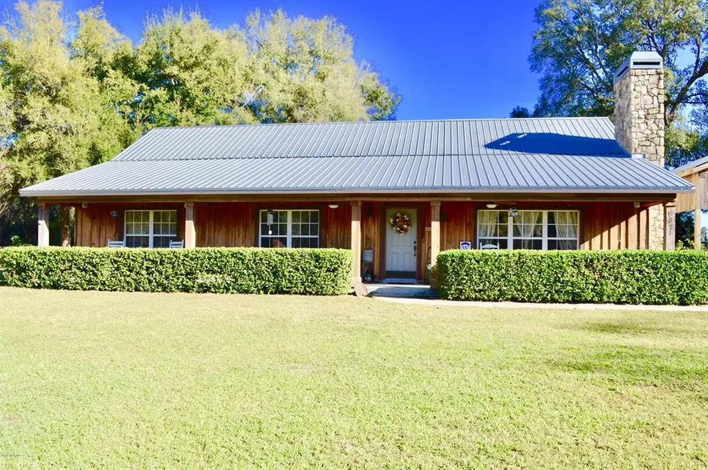 9821 SE 176th Court Road Ocklawaha FL 32179