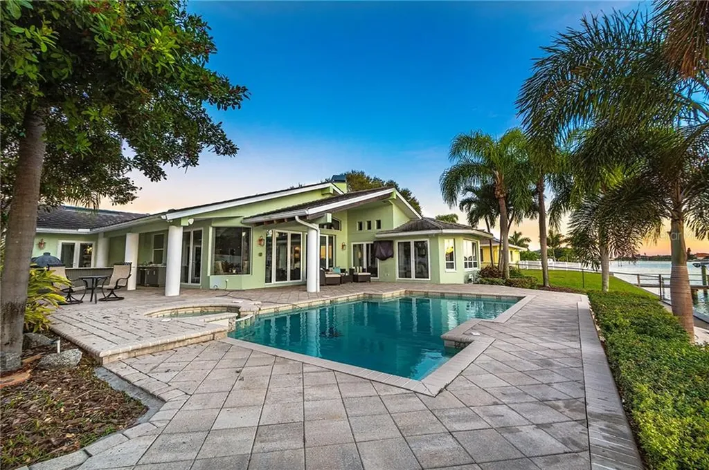 1255 81st Street S St Petersburg FL 33707