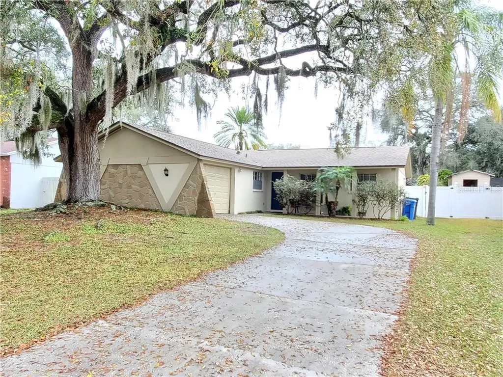 8850 Oak Circle Tampa FL 33615