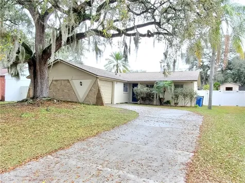 8850 Oak Circle Tampa FL 33615