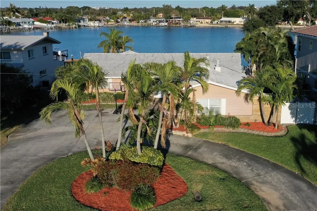 7929 9th Avenue S St Petersburg FL 33707