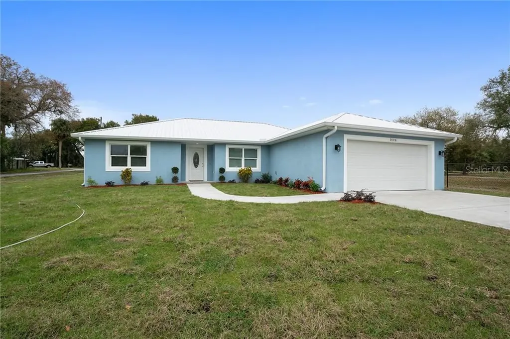 200 ½ North Boulevard W Davenport FL 33837