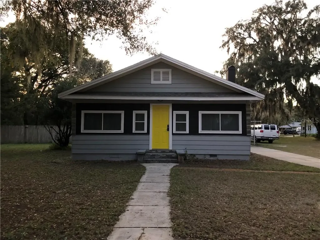 1031 N Clayton Street Mount Dora FL 32757