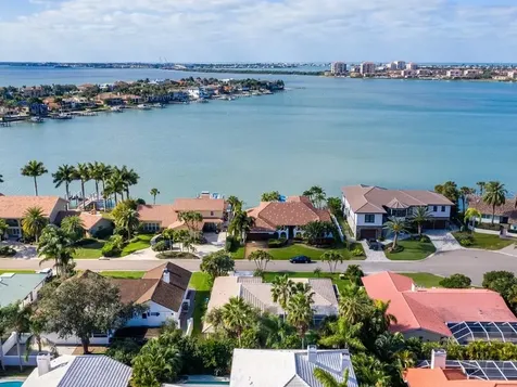 5828 51st Street S St Petersburg FL 33715