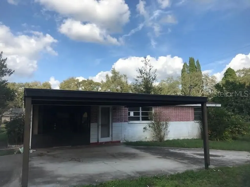 208 E Tennessee Avenue Seffner FL 33584