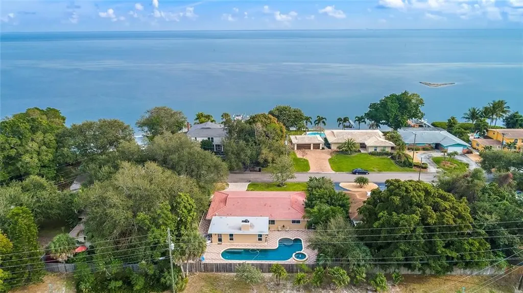 6635 Colony Drive S St Petersburg FL 33705