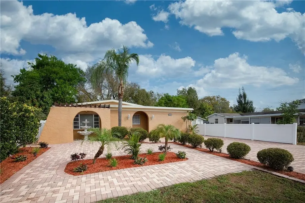 4017 W Gray Street Tampa FL 33609