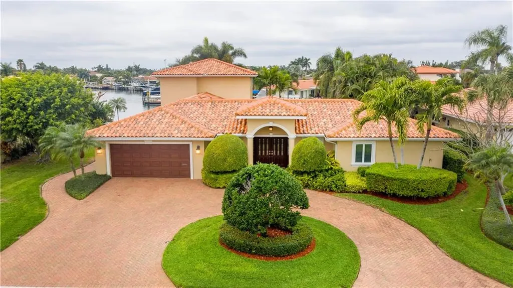 2081 Kansas Avenue NE St Petersburg FL 33703