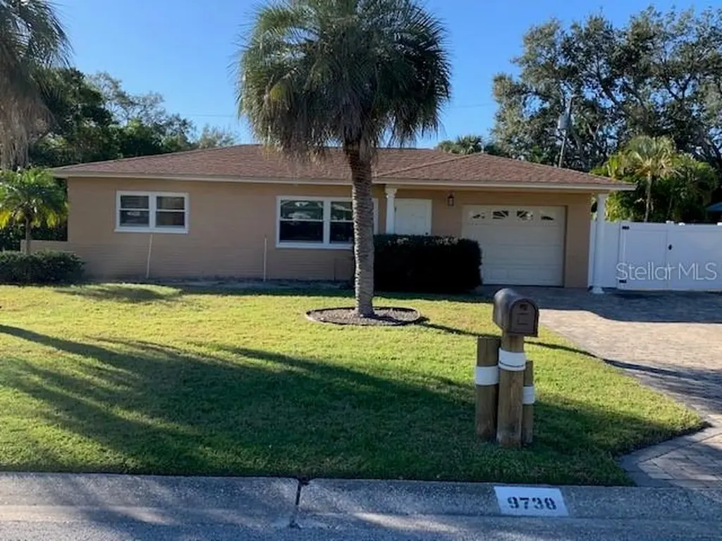9738 48th Avenue N St Petersburg FL 33708