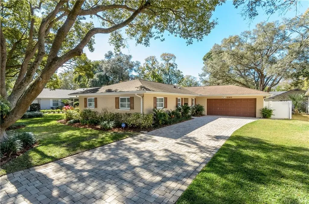 2303 S Lila Lane Tampa FL 33629