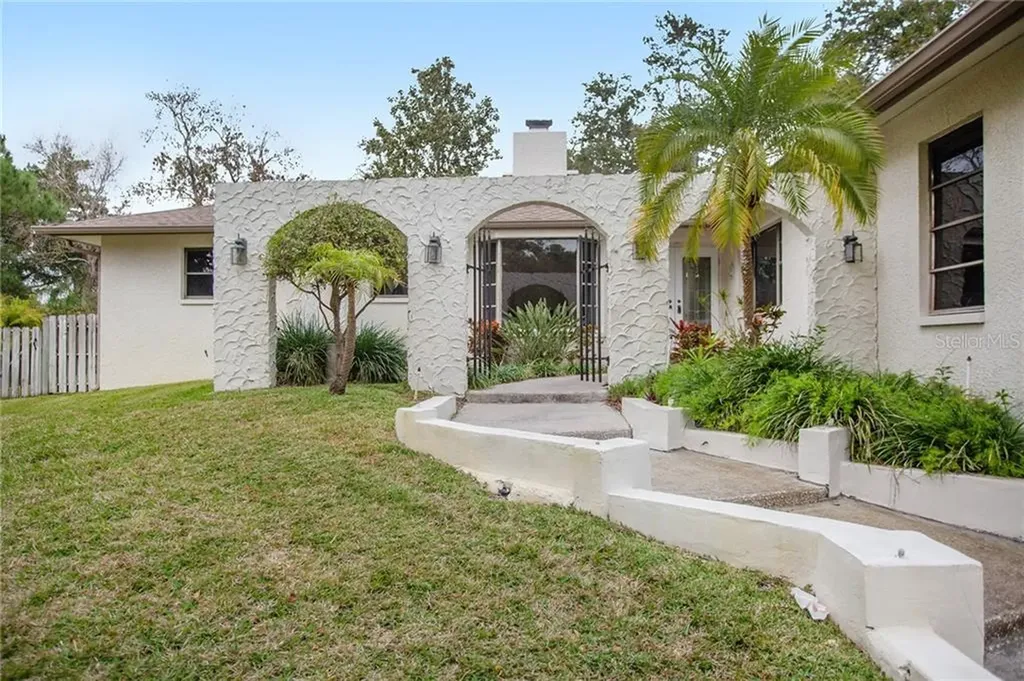 40 Oakwood Court Palm Harbor FL 34683