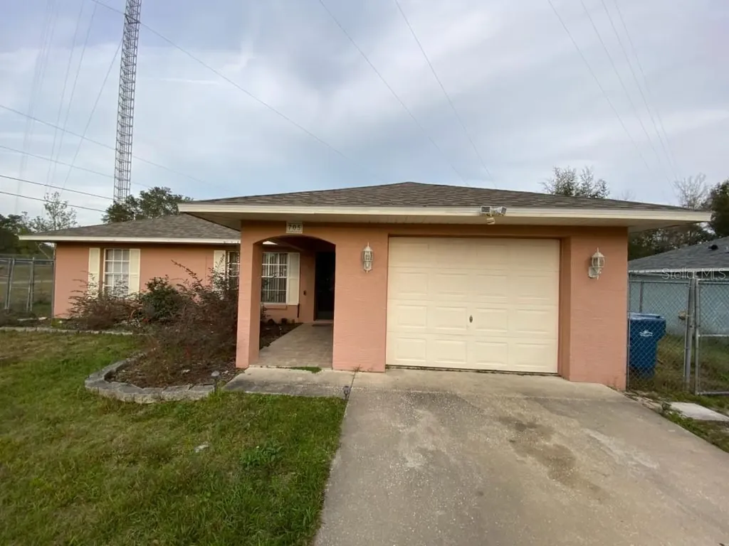 705 Palmetto Avenue Orange City FL 32763
