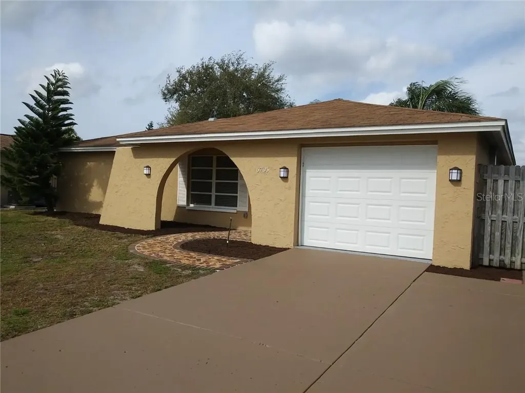 5705 Mariposa Drive Holiday FL 34690