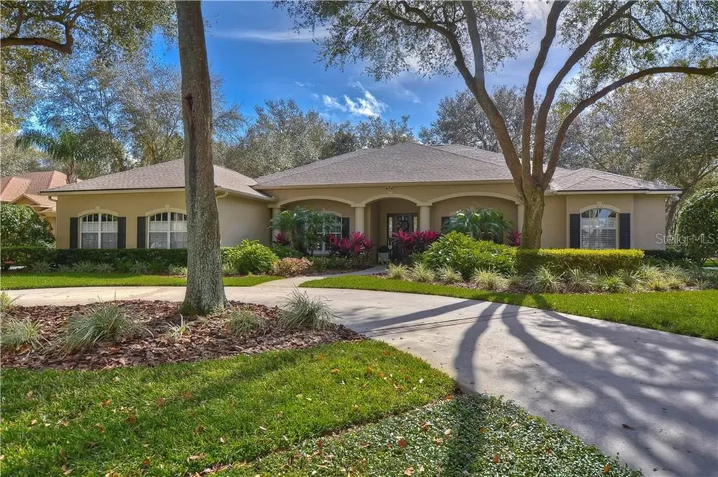 6230 Kingbird Manor Drive Lithia FL 33547