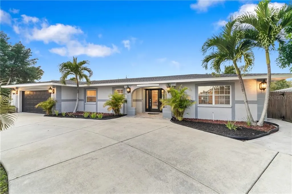 3725 42nd Avenue S St Petersburg FL 33711