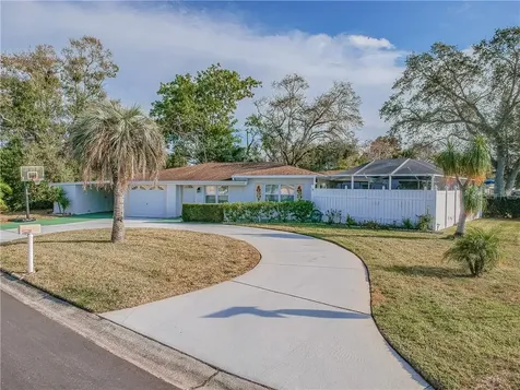 10182 52nd Avenue N St Petersburg FL 33708
