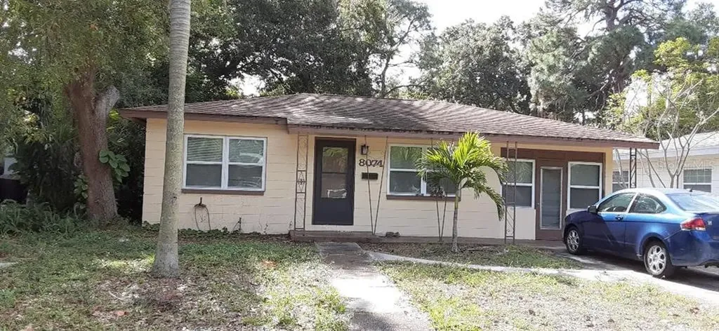 8074 30th Avenue N St Petersburg FL 33710