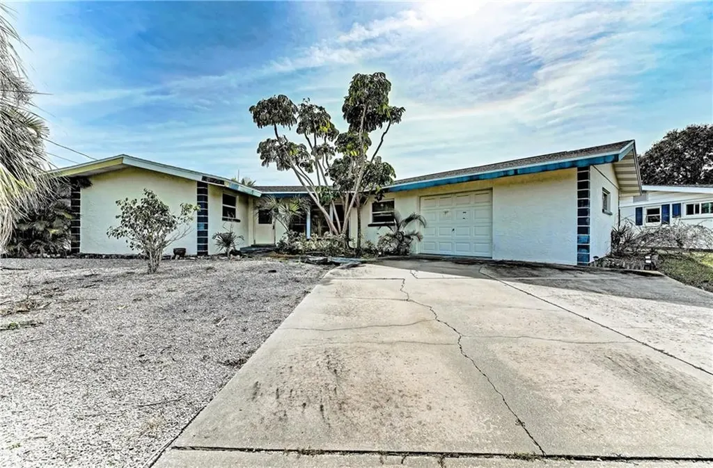10007 Royal Palm Drive Bradenton FL 34210