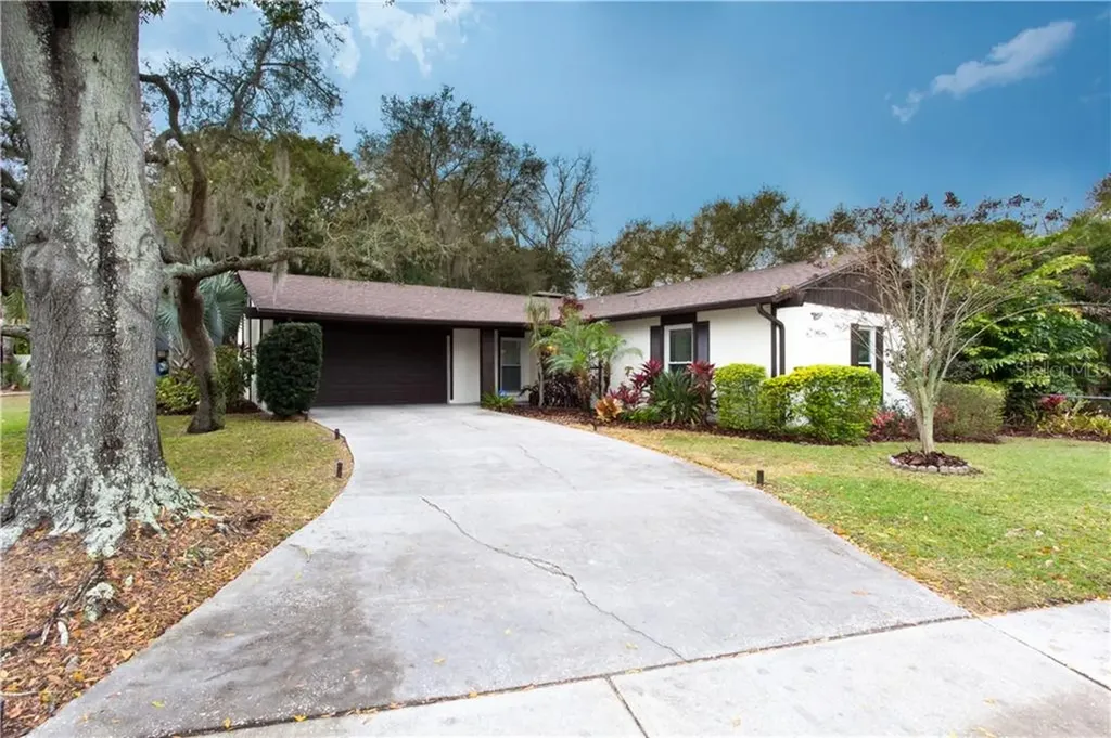 8512 Woodbridge Boulevard Tampa FL 33615