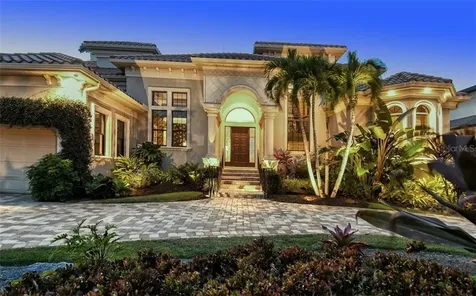 352 W Royal Flamingo Drive Sarasota FL 34236