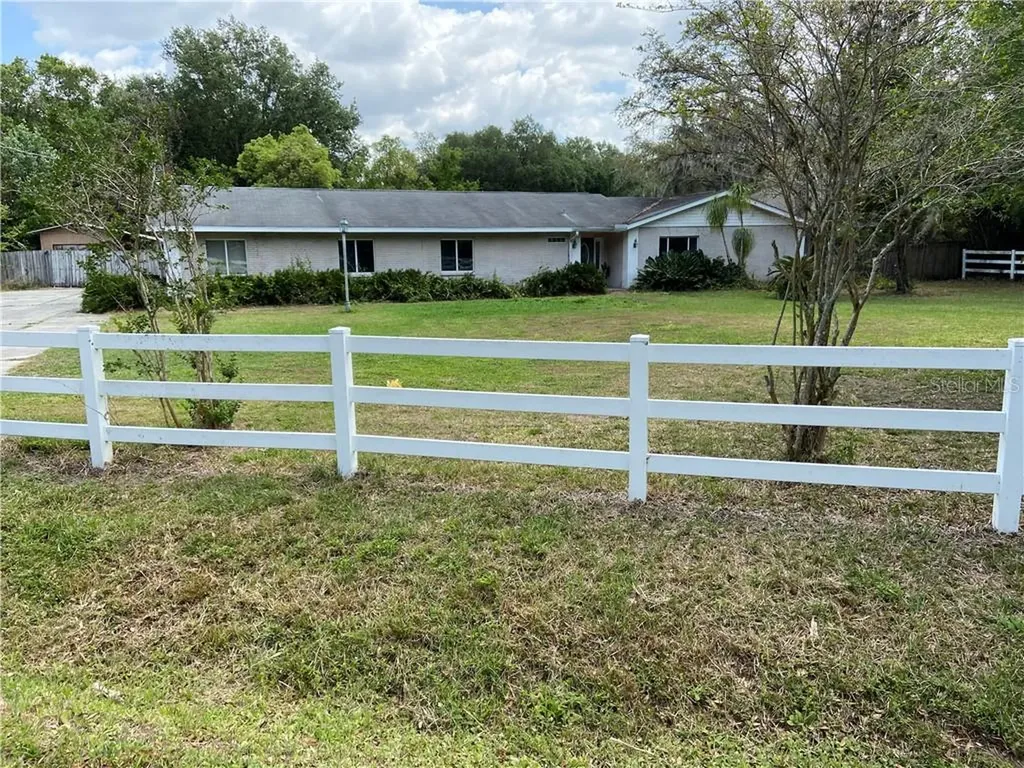 13923 Lake Magdalene Boulevard Tampa FL 33618