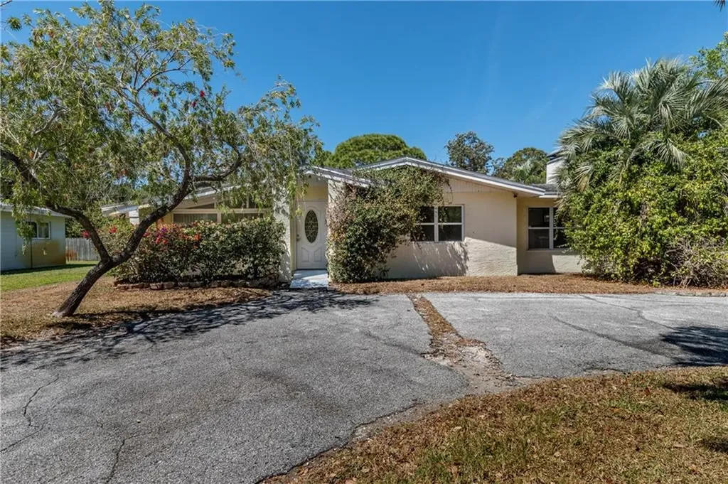 1026 Farragut Drive N St Petersburg FL 33710