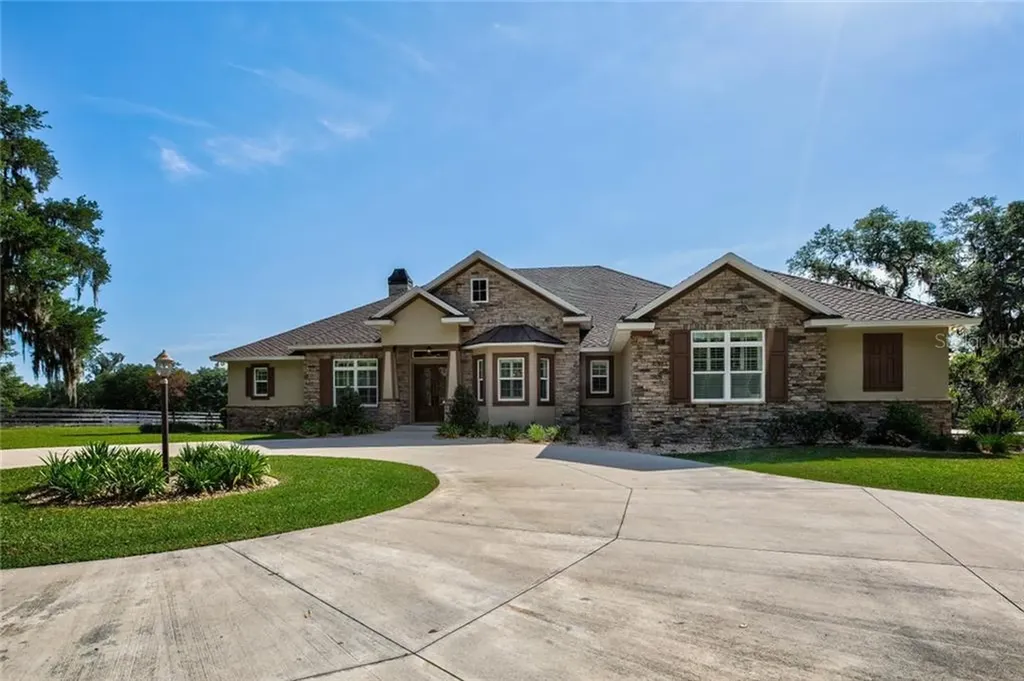 8093 County Road 221 Wildwood FL 34785