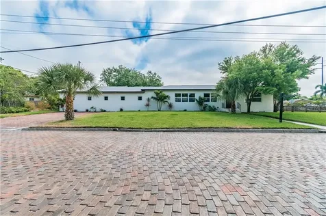 220 66th Street S St Petersburg FL 33707