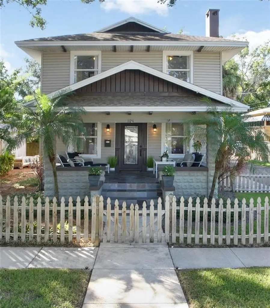 1124 Bay Street NE St Petersburg FL 33701