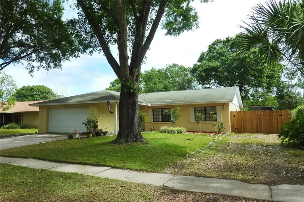 1336 Edgewater Court Lutz FL 33559