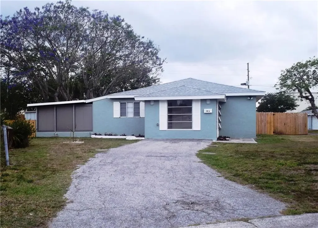 5816 13th Avenue N St Petersburg FL 33710