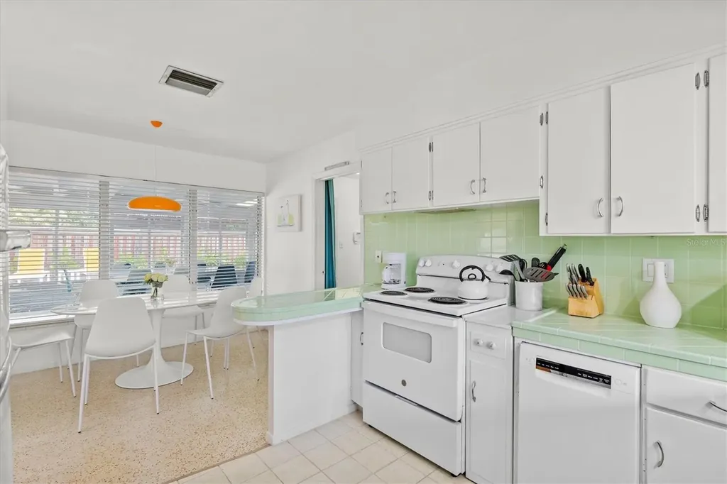 2473 Davis Boulevard Sarasota FL 34237
