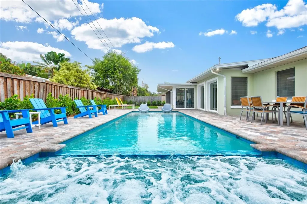 2473 Davis Boulevard Sarasota FL 34237