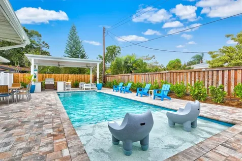 2473 Davis Boulevard Sarasota FL 34237