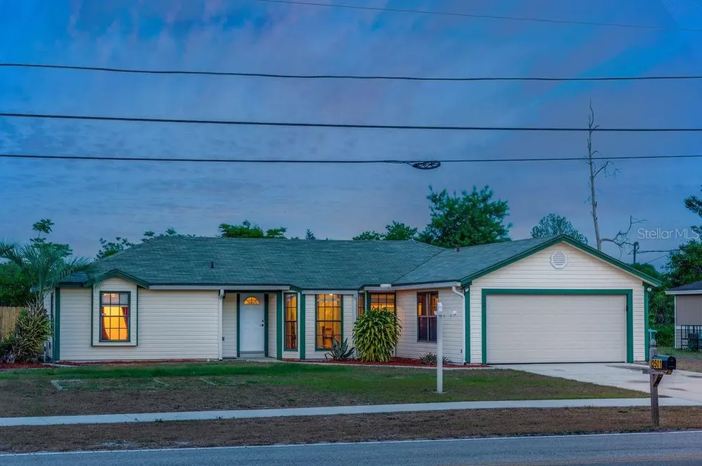 2501 Courtland Boulevard Deltona FL 32738